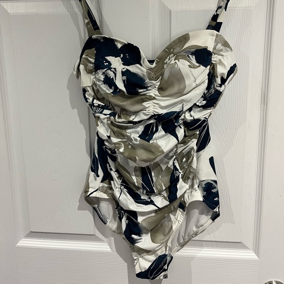 Bodysuit / swimsuit - Picture 2 of 2